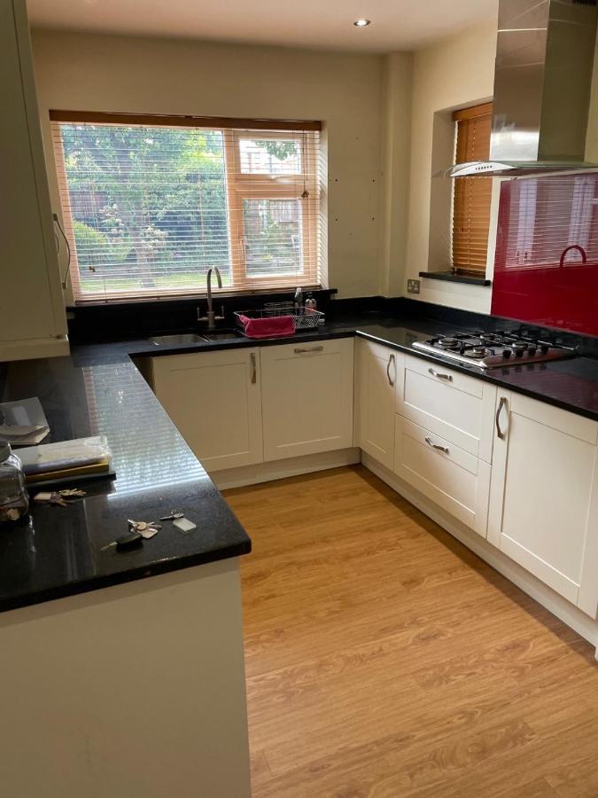5 Bed House, 32 Tutbury Avenue, Cannon Park, Coventry, Cv4 7Bjヴィラ エクステリア 写真