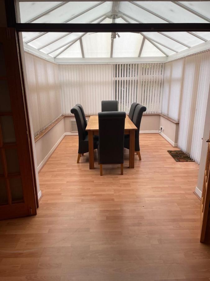 5 Bed House, 32 Tutbury Avenue, Cannon Park, Coventry, Cv4 7Bjヴィラ エクステリア 写真